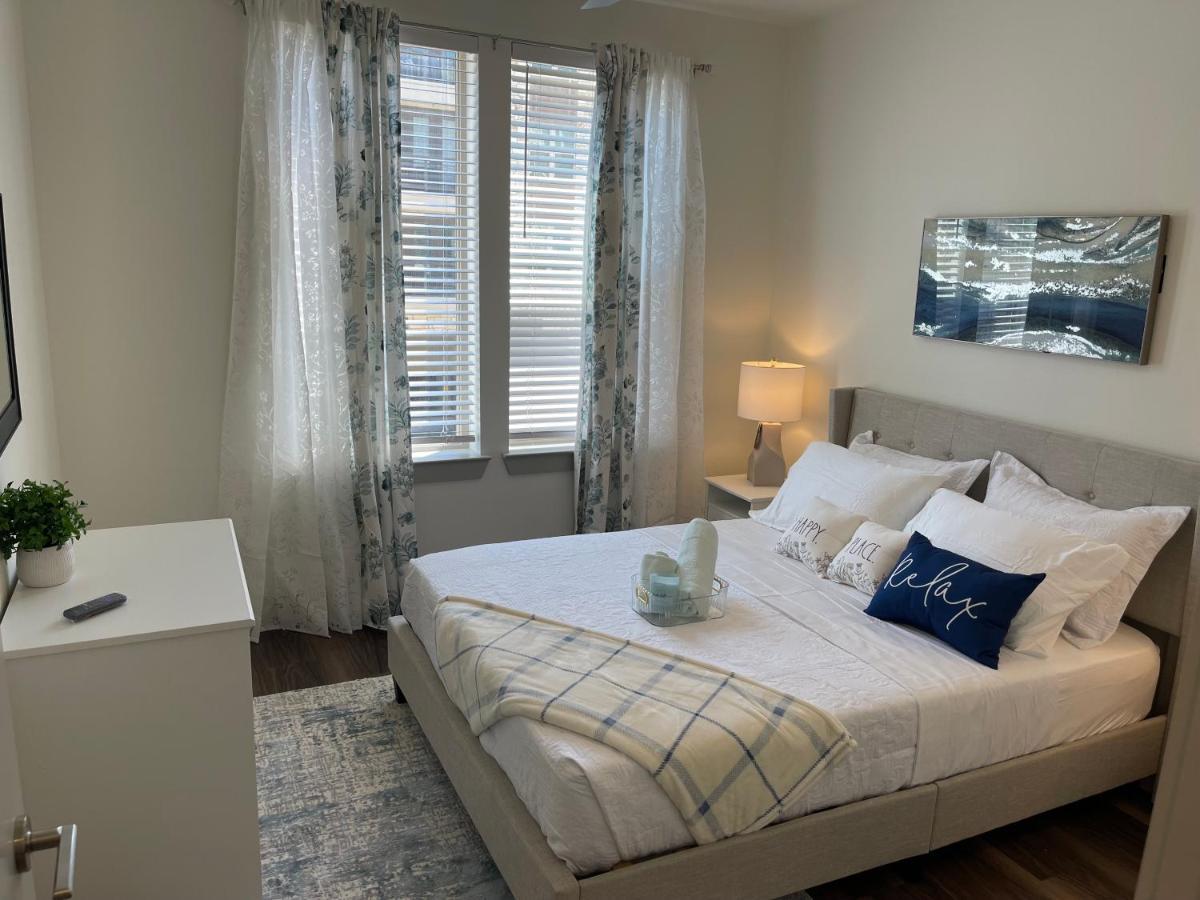 Cozy Retreat-Free Reserved Parking-Pool Addison Exteriör bild