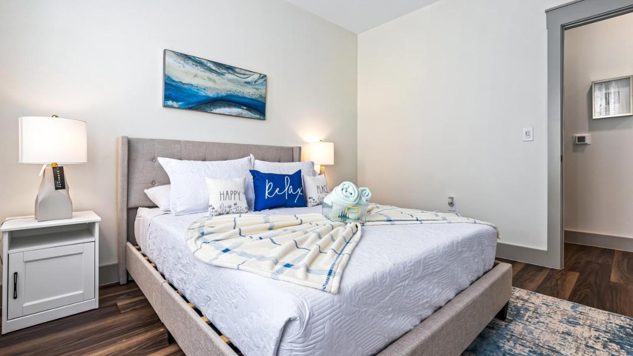 Cozy Retreat-Free Reserved Parking-Pool Addison Exteriör bild
