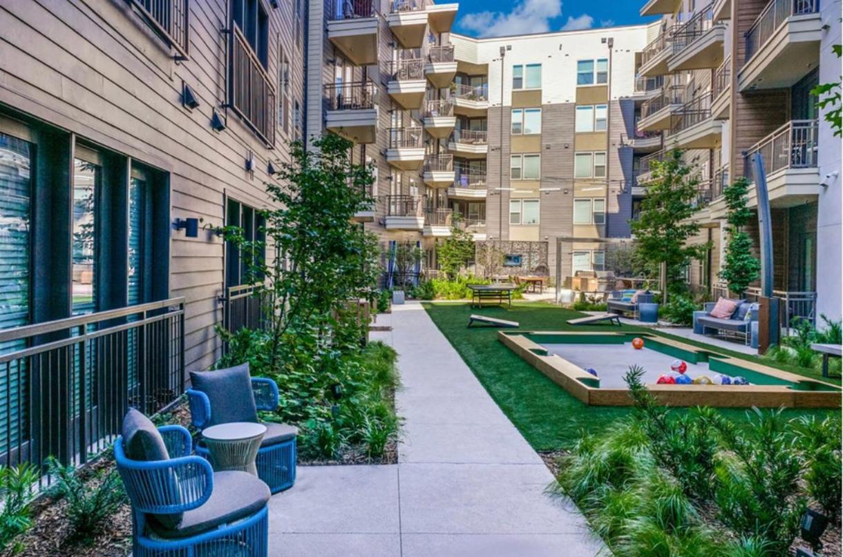 Cozy Retreat-Free Reserved Parking-Pool Addison Exteriör bild